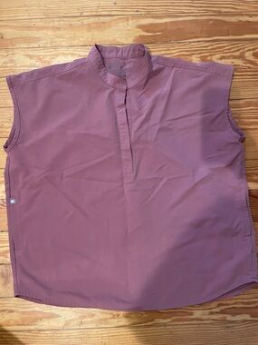 Figs Sleeveless Henley Top in Mauve